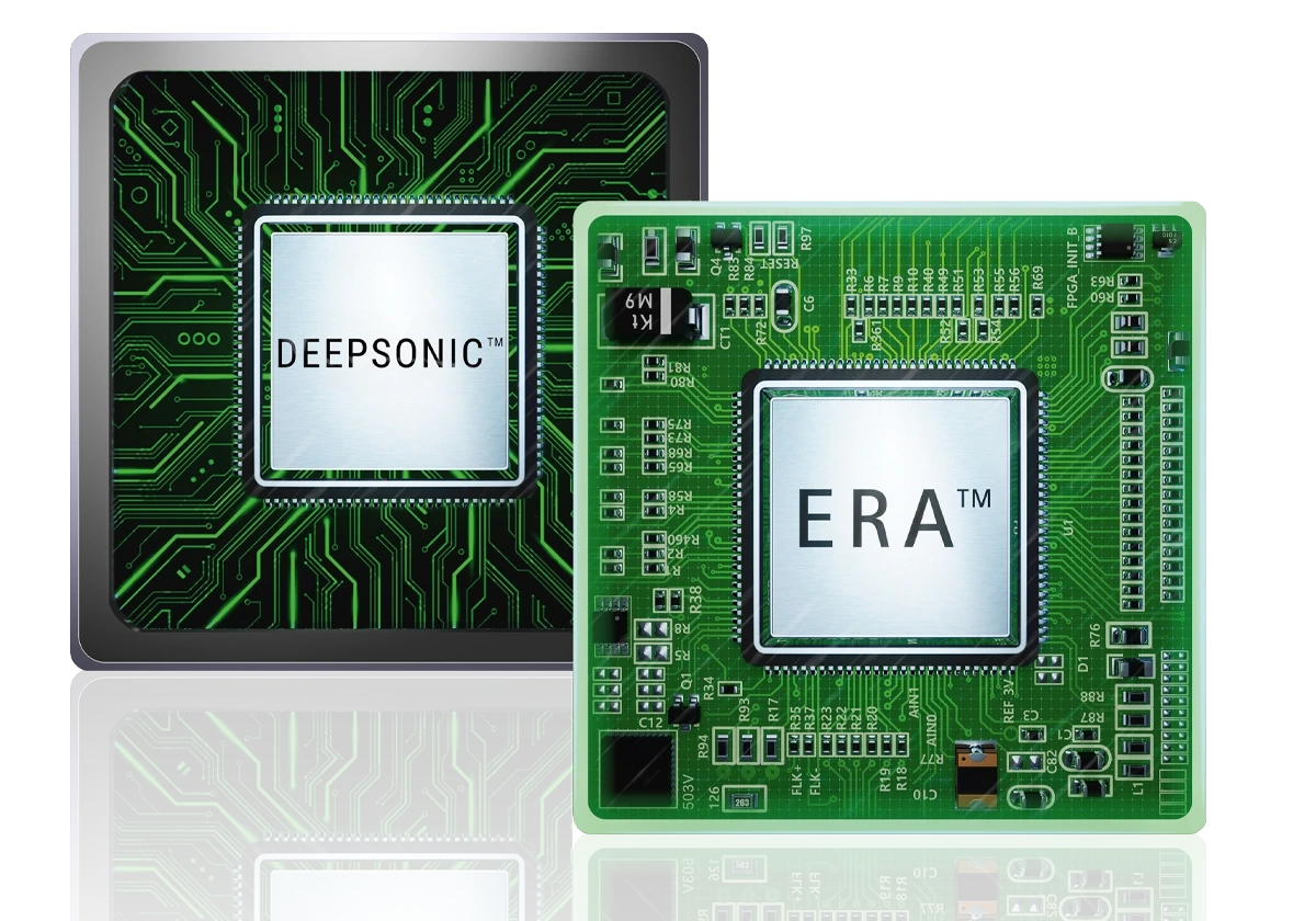 Чипы DEEPSONIC™ и ERA™ Hansaton Essenz на тёмном фоне.